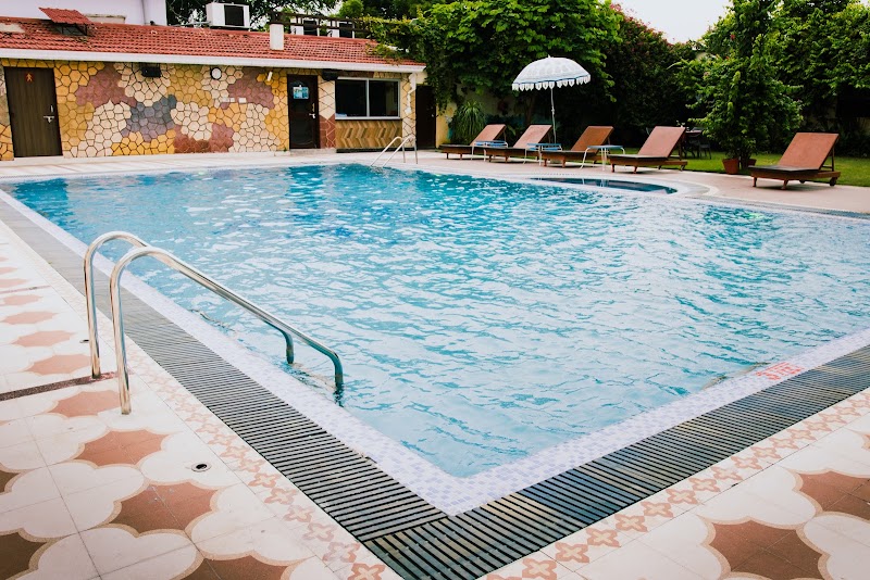 Hotel Surya, Kaiser Palace - Hotel Surya, Kaiser Palace S. 20/51, A-5, The Mall Rd, Cantonment, Varanasi, Uttar Pradesh 221002, India