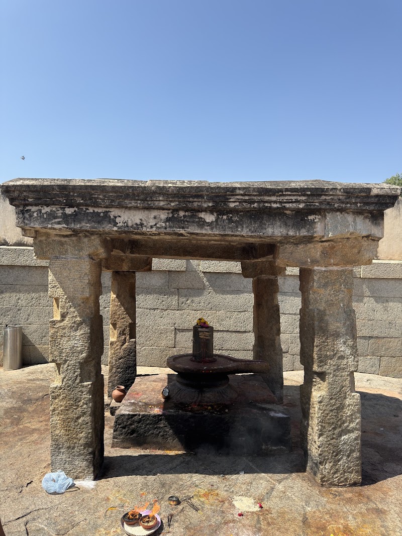 Hanging Pillar - Hanging Pillar, RJ25+QQJ, Lepakshi, Andhra Pradesh 515331, India