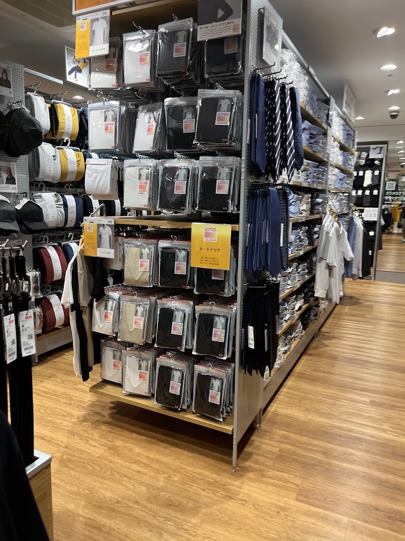 UNIQLO JR Shin-Osaka store - UNIQLO JR Shin-Osaka store, Japan, 〒532-0011 Osaka, Yodogawa Ward, Nishinakajima, 5-chōme−16−１ 新大阪駅 2階 アルデ新大阪