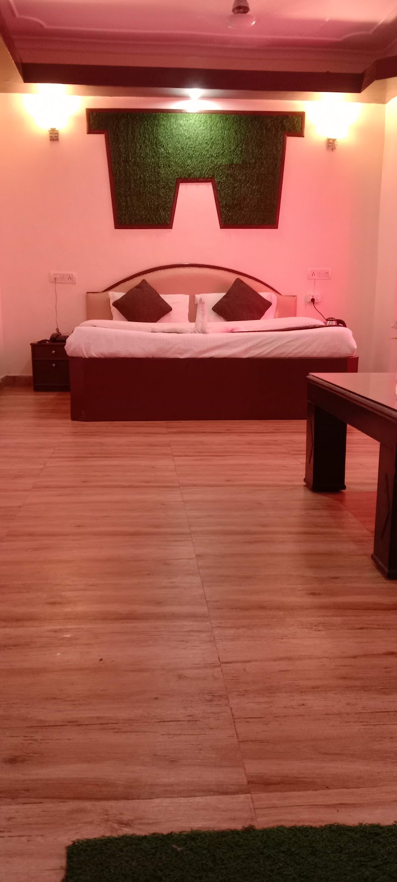 Riversun Hotel Mall Road - Riversun Hotel Mall Road Kalsia Estate, Mall Rd, The Mall Road, Mussoorie, Uttarakhand 248179, India