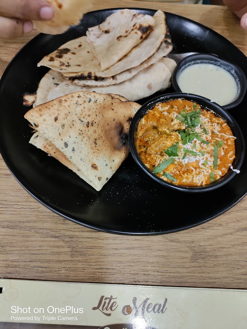 Lite Meal Cafe & Restaurant - Lite Meal Cafe & Restaurant Aren corporate, Race Course Rd, beside CSB Bank, New Palasia, Indore, Madhya Pradesh 452001, India