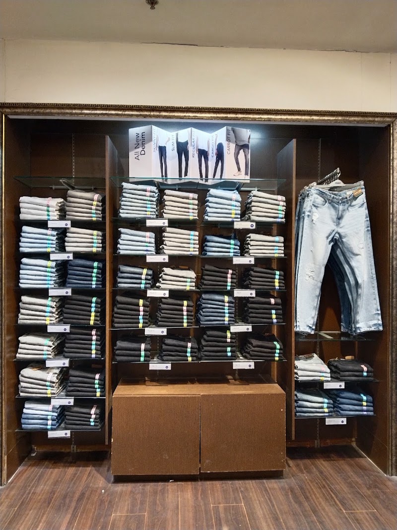 Max - Max Imperial Square Mall, Hazira Adajan Road, inside Lifestyle, Adajan, Surat, Rundh, Gujarat 395007, India