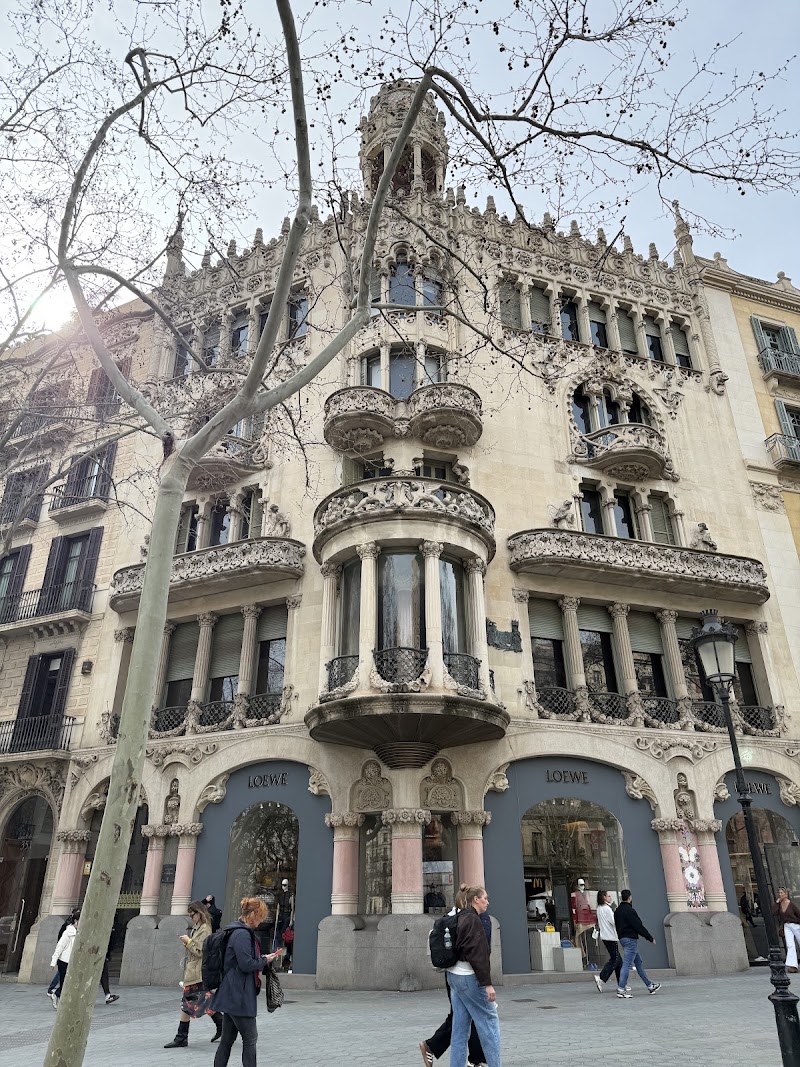 DonkeyTours Barcelona - DonkeyTours Barcelona, Plaça Nova, 2, bajos izquierda, Ciutat Vella, 08002 Barcelona, Spain