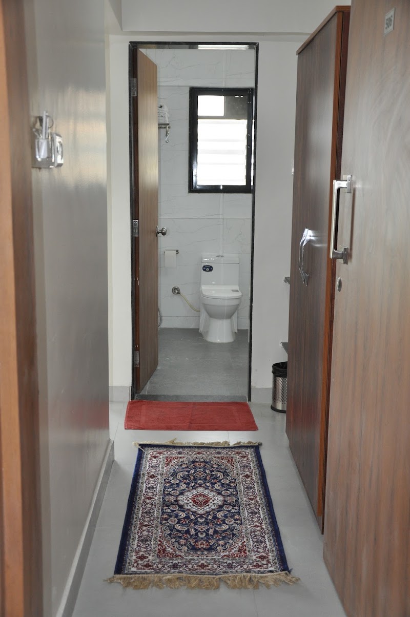 Aryan Heights Corporate Stays - Aryan Heights Corporate Stays Aryan Heights, Future Towers, next to Hanuman Mandir, near Amanora, Sade Satra Nali, Hadapsar, Pune, Maharashtra 411028, India