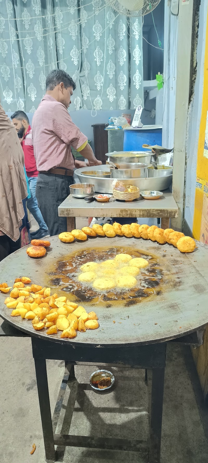 Babu Ram Gol Gappe Wale - Babu Ram Gol Gappe Wale 2983, Sitaram Bazar Rd, Bazar Sirkiwalan, Hauz Qazi, Chandni Chowk, New Delhi, Delhi, 110006, India