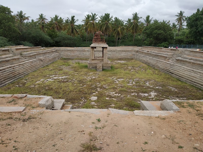 Domed Gateway of Hampi - Domed Gateway of Hampi, 8F5P+Q5H, Daroji-Kamlapura Rd, Kamalapura, Karnataka 583221, India