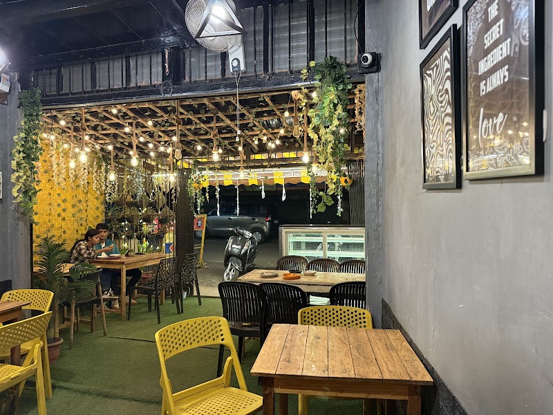 The locals cafe - The locals cafe Dr.Billimoria road, opposite friends store, Bhim Nagar, Panchgani, Maharashtra 412805, India