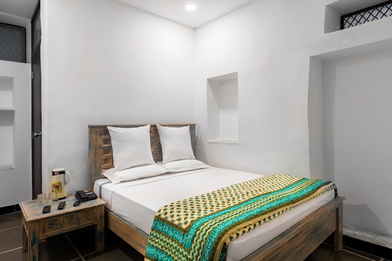 Hotel Mewari Villa Udaipur | Lake View Hotel in Udaipur - Hotel Mewari Villa Udaipur | Lake View Hotel in Udaipur 302,imli gath,purohito ka khurra before chandpole parking hotel no 302, Old City, Silawatwari, Udaipur, Rajasthan 313004, India