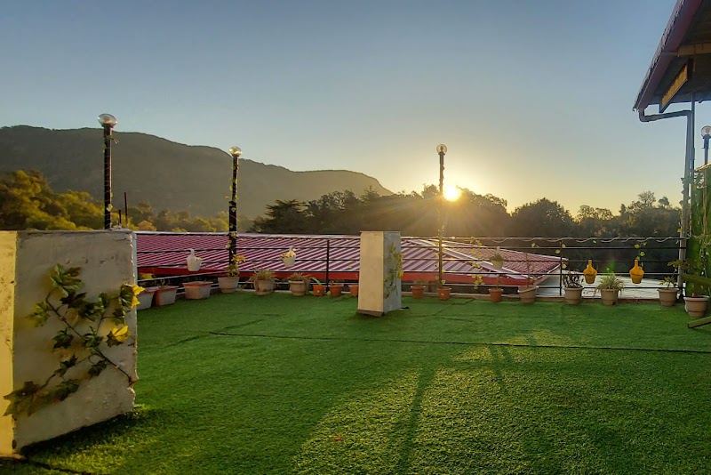 Ghai's Sunrise Homestay - Ghai's Sunrise Homestay Jharipani Rd, opp. Kamal Cottage, Barloganj, Mussoorie, Uttarakhand 248179, India