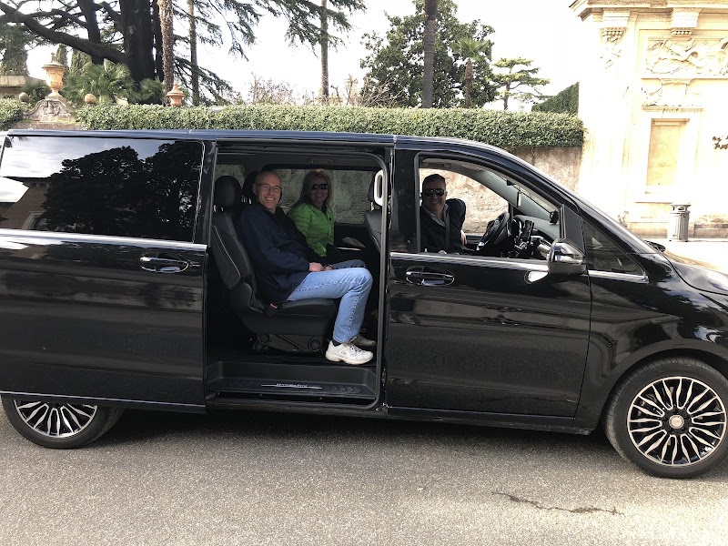Limousine Service in Italy - Limousine Service in Italy, Via Gaetano Fuggetta, 50, 00149 Roma RM, Italy