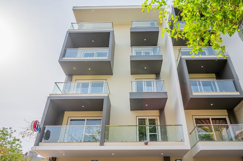 Housr Coliving Signature Tower - Housr Coliving Signature Tower B Block, Plot 80, adjacent Unitech Signature Tower, South City I, Sector 30, Gurugram, Haryana 122001, India