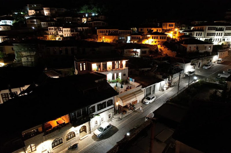 Twins villa mangalem Berat Albania - Twins villa mangalem Berat Albania, Rruga Mihal Komnena 1111, Berat 5001, Albania