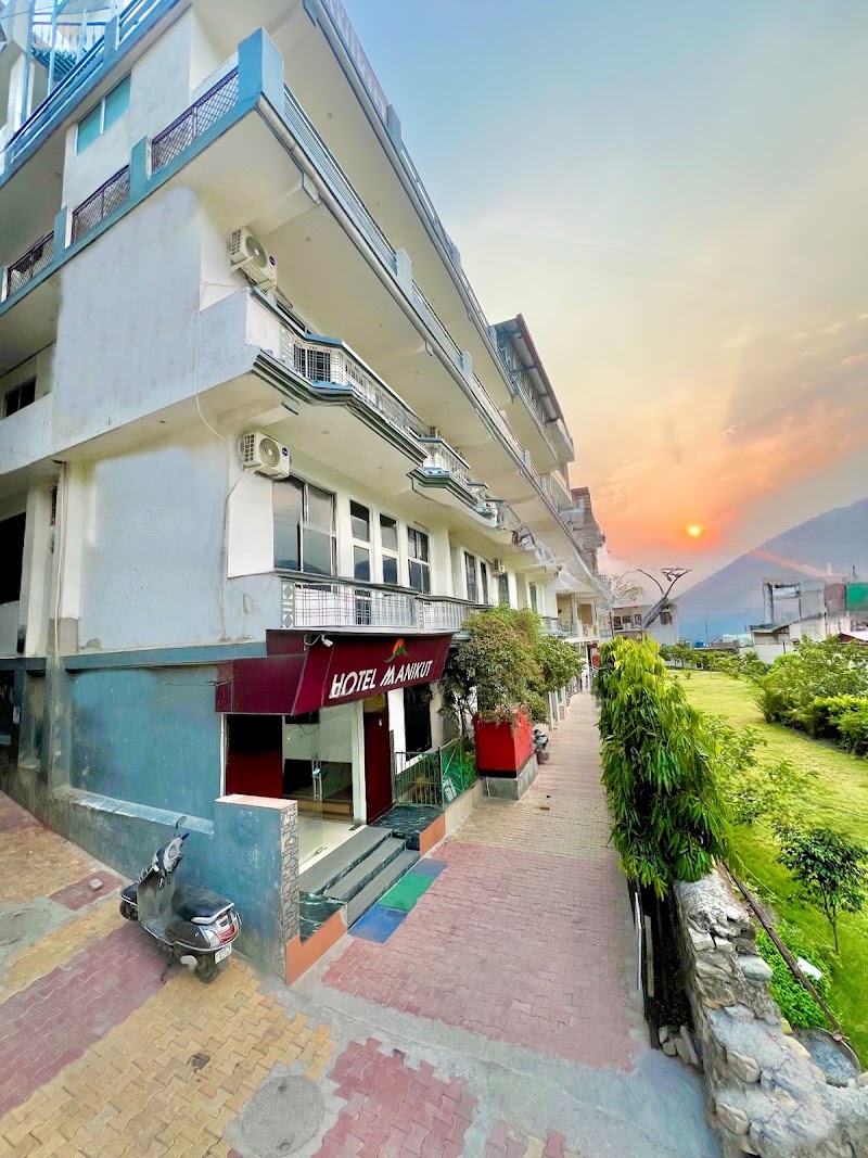 Hotel Manikut - Hotel Manikut opposite to Royal Cafe, Laxman Jhula, Rishikesh, Jonk, Uttarakhand 249302, India