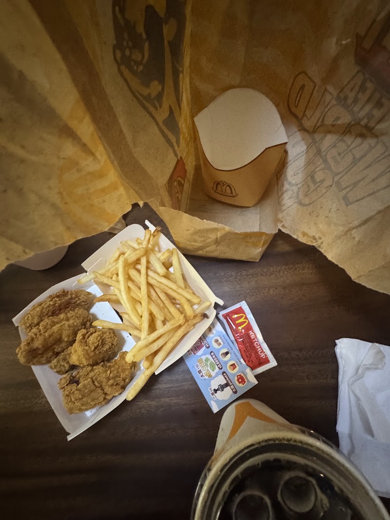 McDonald's at La Cite - McDonald's at La Cite MacaoR. Central da Areia Preta, 158號, La Cité, 地下AB座