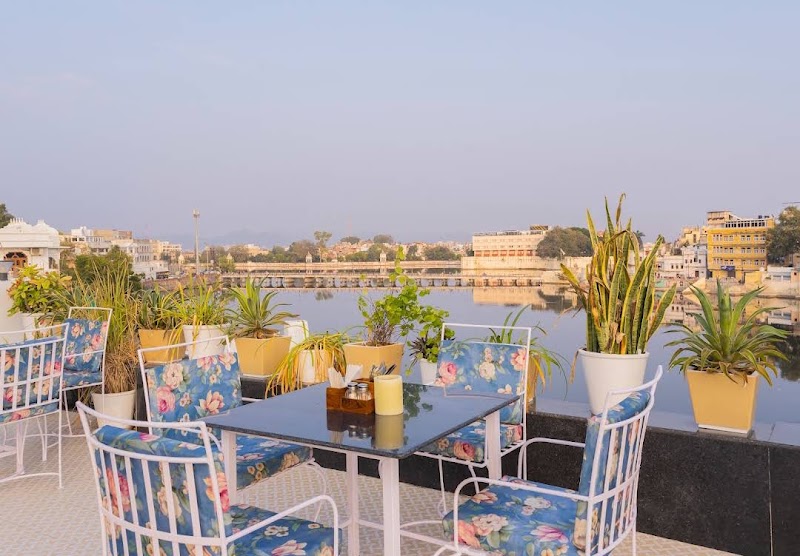 La Marina Bistro (Rooftop Lakeview Restaurant) - La Marina Bistro (Rooftop Lakeview Restaurant) Level 2, Hotel Natural Marg, Swaroop Sagar, Ambamata, Udaipur, Rajasthan 313004, India