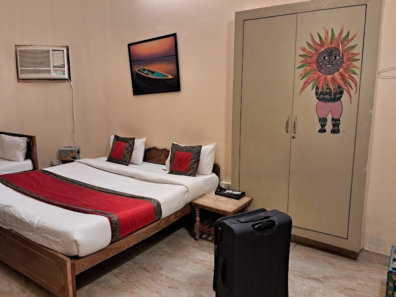 Cozy Inn - Cozy Inn D 47/96, Maksoodan Bhawan, Opp. Lane of PDR mall, Luxa Rd, Ramapura Luxa, Varanasi, Uttar Pradesh 221010, India