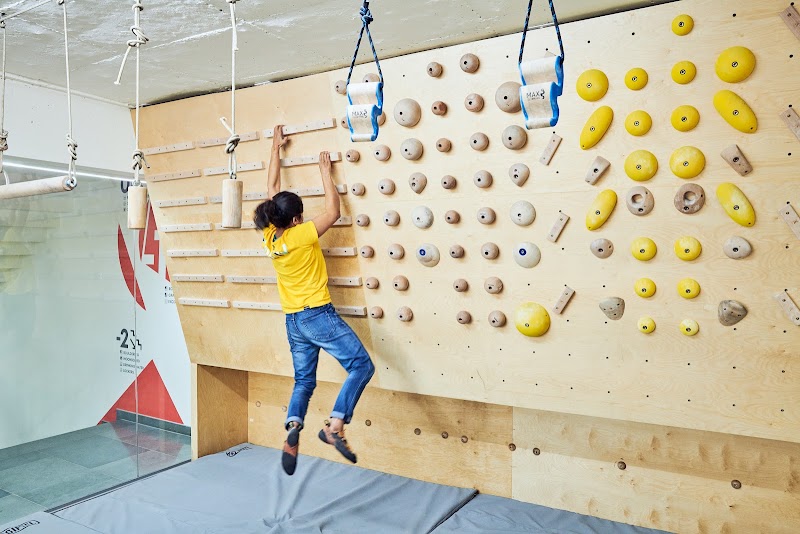 BoulderBox - Climbing Centre - BoulderBox - Climbing Centre OCF, Sector B Rd, Pocket 9, Sector B, Vasant Kunj, New Delhi, Delhi 110070, India