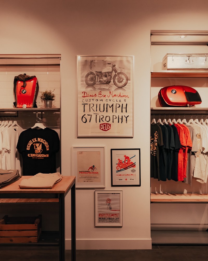 Deus Ex Machina - Valencia Store - Deus Ex Machina - Valencia Store, C/ de Ciril Amorós, 49, L'Eixample, 46004 València, Valencia, Spain