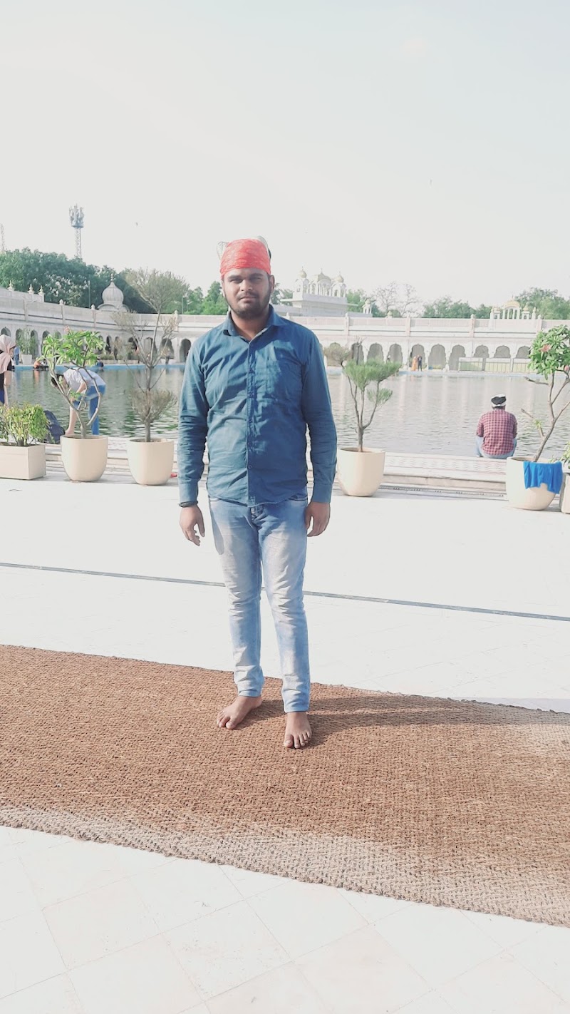 Bangla Sahib Gurudwara - Bangla Sahib Gurudwara 648, Bangla Sahib Ln, Hanuman Road Area, Connaught Place, New Delhi, Delhi 110001, India