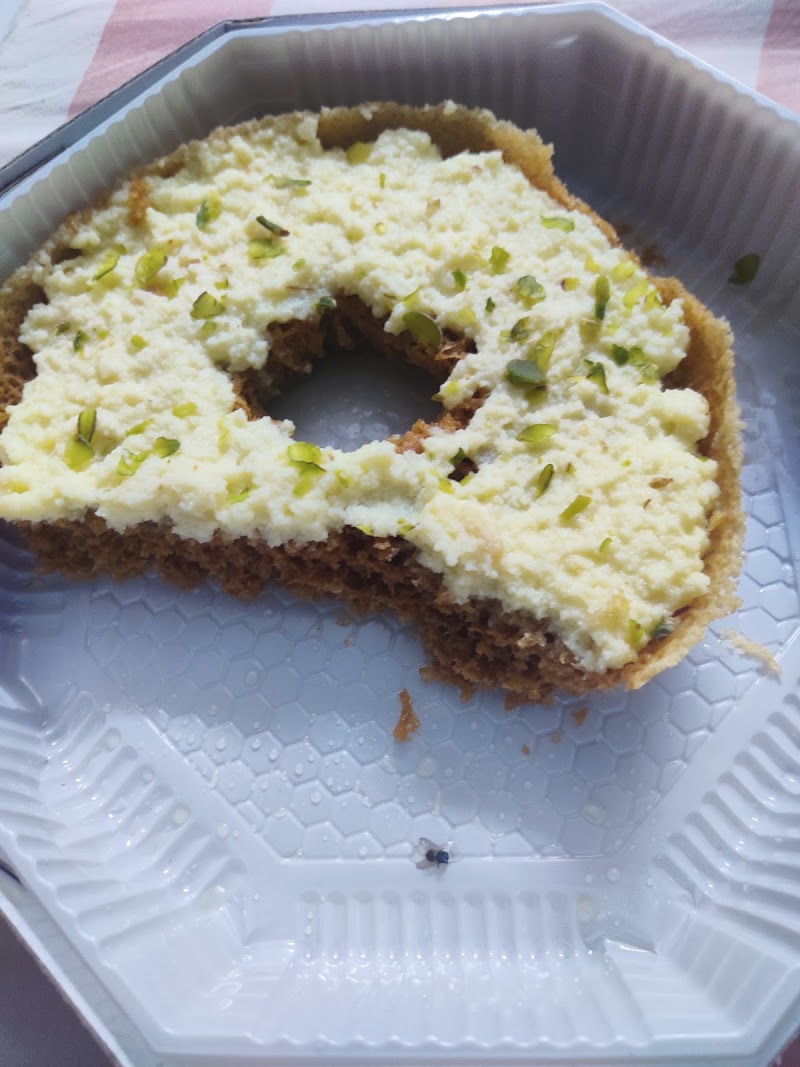 OM Sweets, Sector 57, Gurugram - OM Sweets, Sector 57, Gurugram UG - 10 & 11, Hong Kong Bazaar, UG 14, Block F, Sushant Lok 2, Sector 57, Gurugram, Haryana 122011, India