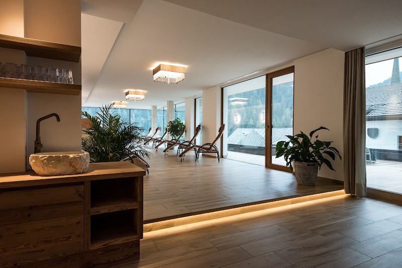 Garni Hotel Gardena - Garni Hotel Gardena Streda Chemun, 62, 39047 Santa Cristina Valgardena BZ, Italy