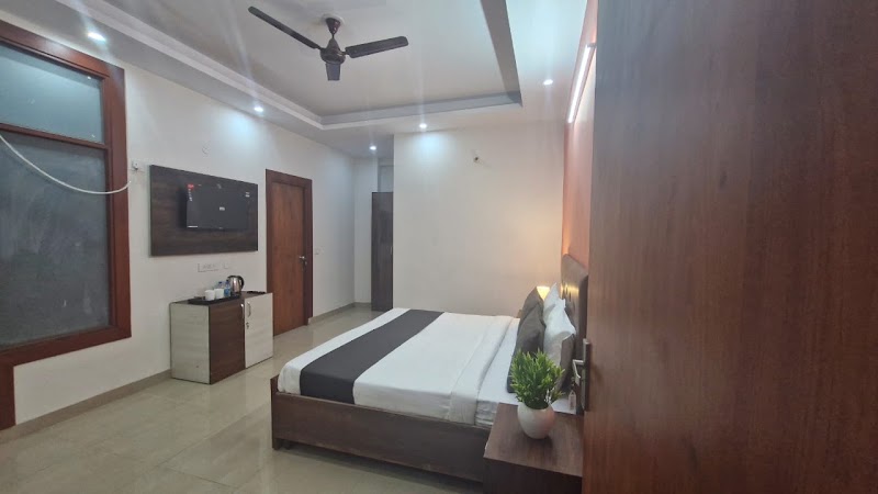 Noida Stays - Noida Stays Building No. 4, Street No. 9, Oyo Wali Gali, opposite Fire Station, Mamura, Sector 66, Noida, Uttar Pradesh 201309, India