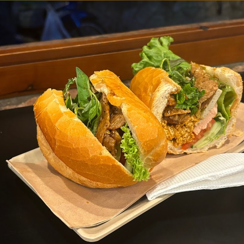 Bánh Mì XANH - Bánh Mì Chay Thượng Hạng - 210 Bùi Văn Ba