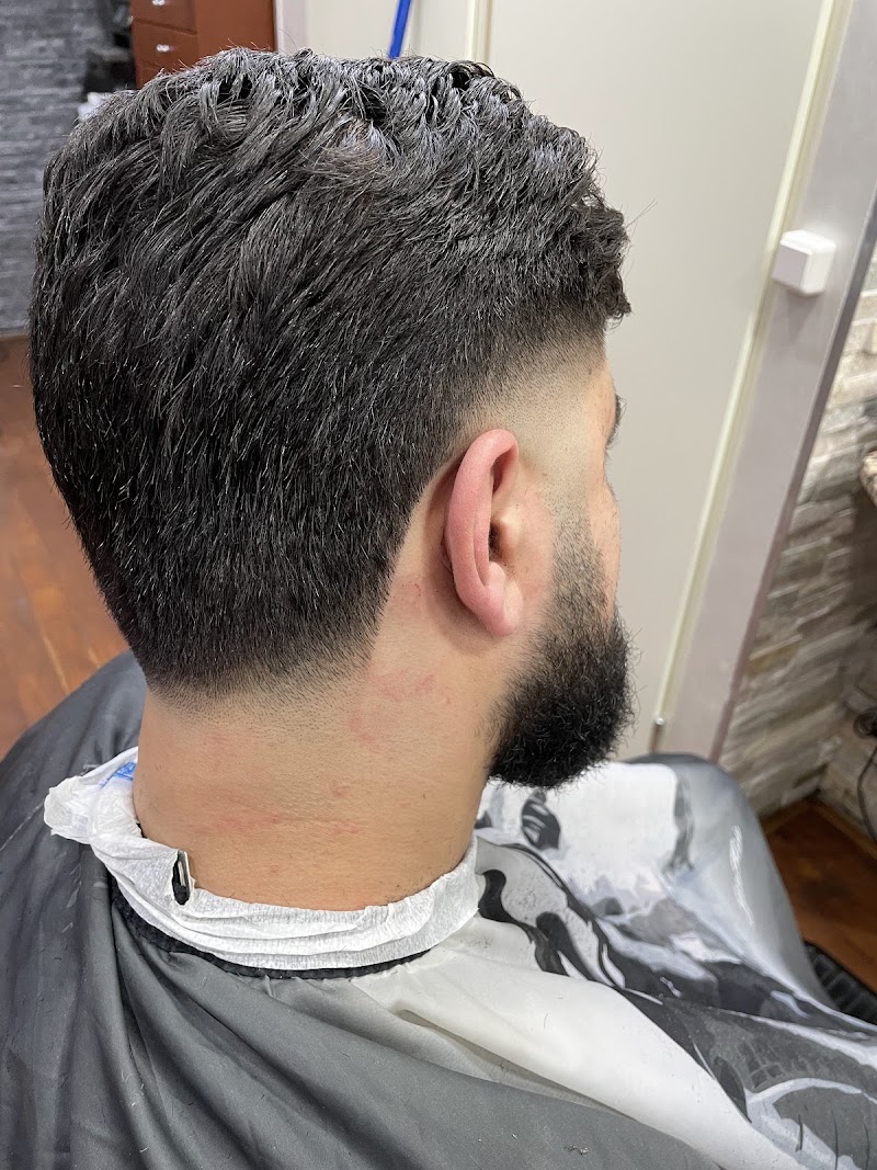 Haute Coiffure Hatim Kapsalon - Haute Coiffure Hatim Kapsalon, Adrianastraat 4, 3014 XL Rotterdam, Netherlands
