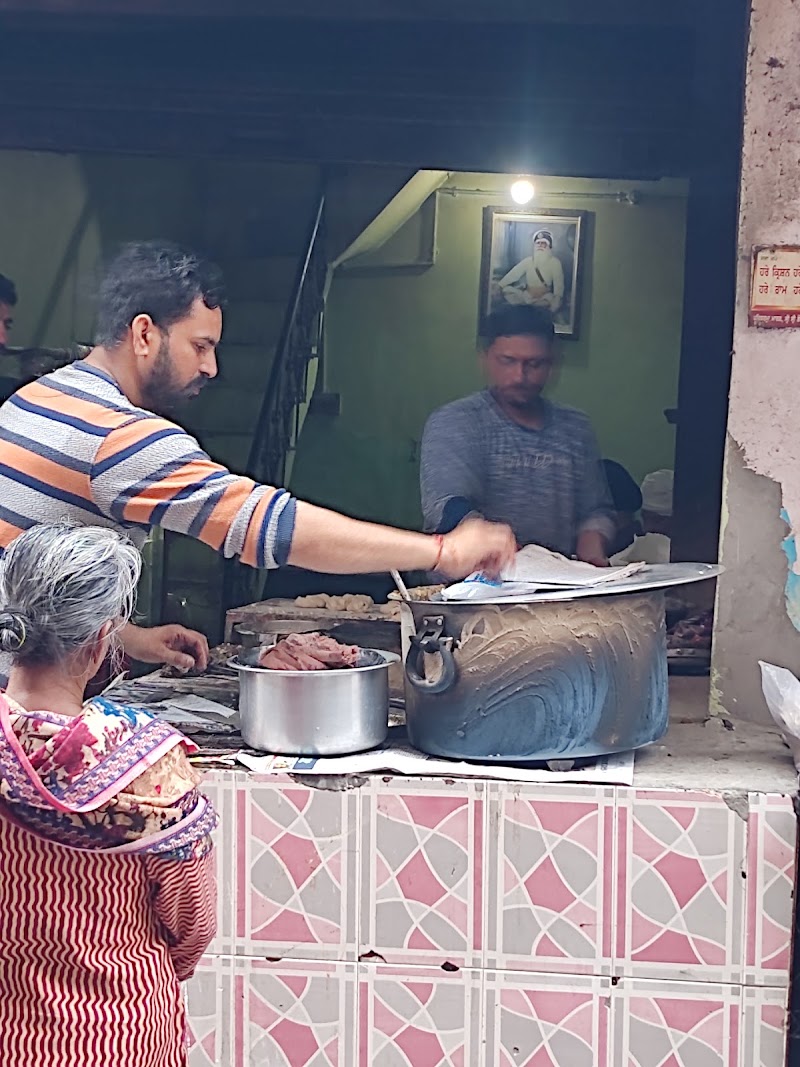 BUBBY KULCHE WALA - BUBBY KULCHE WALA, Shop No 89, Inside Ram Gharia Gate, Chowk Chabutra, Nimak Mandi, Amritsar, Amritsar Cantt., Punjab 143006, India