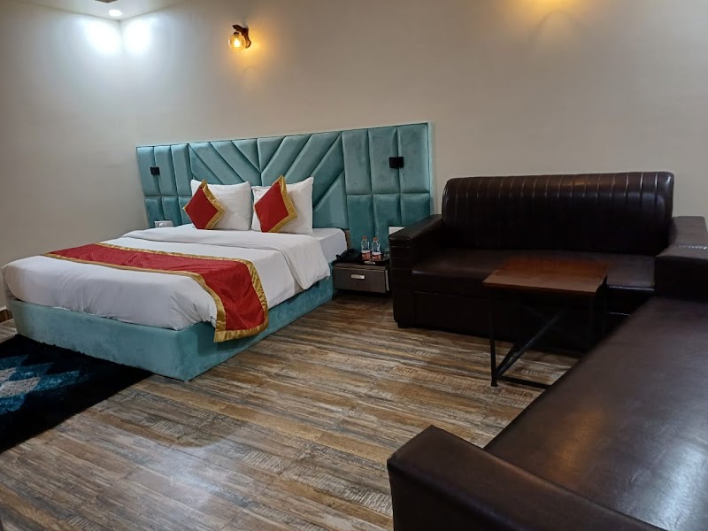 Sarla Hotel Inn - Sarla Hotel Inn Plot no 132, Khora Rd, opposite Tower I, Industrial Area, Sector 62, Noida, Uttar Pradesh 201020, India
