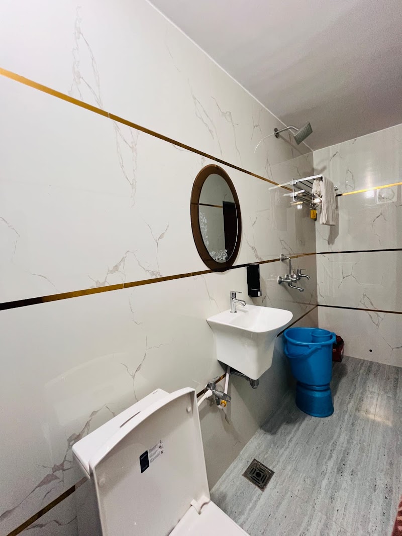 HOTEL VIJAY PALACE - HOTEL VIJAY PALACE, 21/4/2A, Sapt Sagar Colony, Tulsi Nagar, Ayodhya, Uttar Pradesh 224123, India