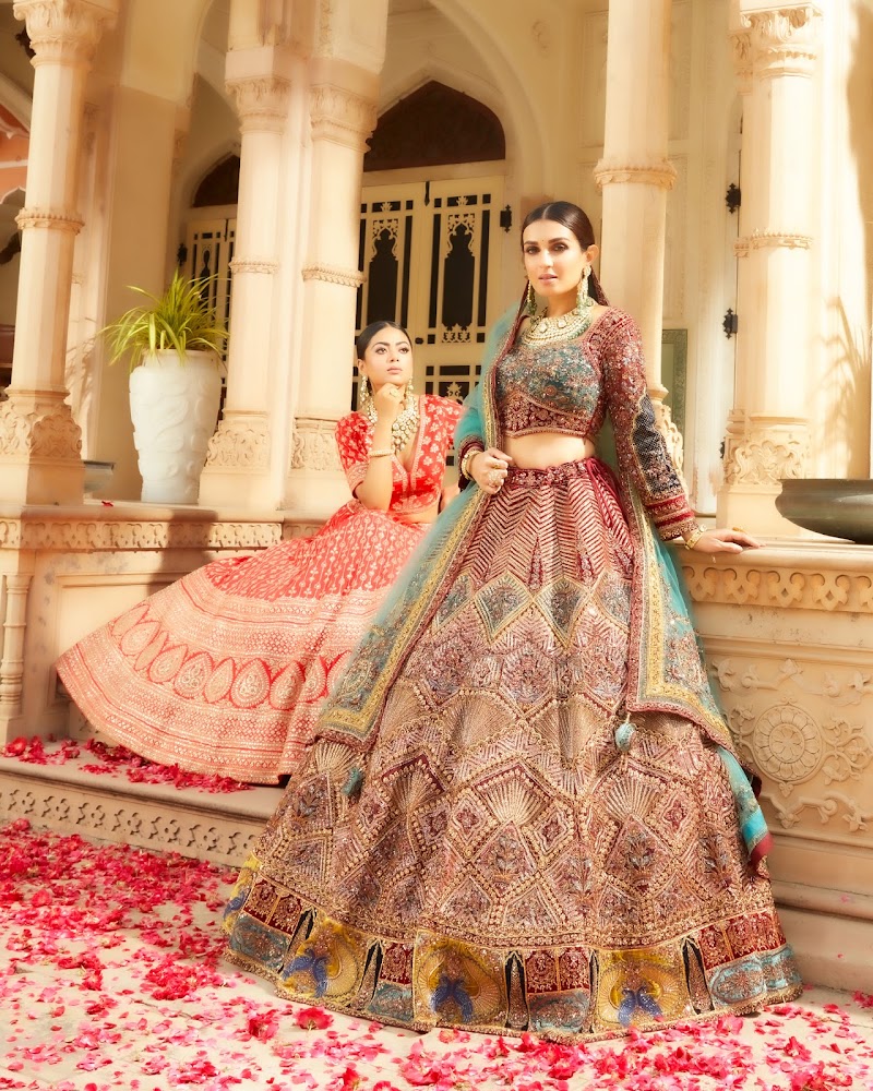 Aari Tari JOHARI BAZAR - Aari Tari JOHARI BAZAR Shop no. 221, Johari Bazar Rd, Johri Bazar, Ramganj Bazar, Jaipur, Jaipur Nagar Nigam Area, Rajasthan 302003, India