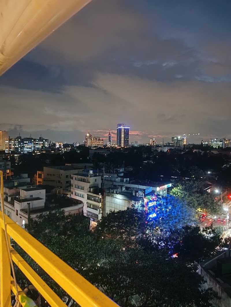 The Hosteller Bangalore, Brigade Road - The Hosteller Bangalore, Brigade Road 124, Brigade Rd, opposite Brigade Tower, near Vellara Junction, Ashok Nagar, Bengaluru, Karnataka 560025, India