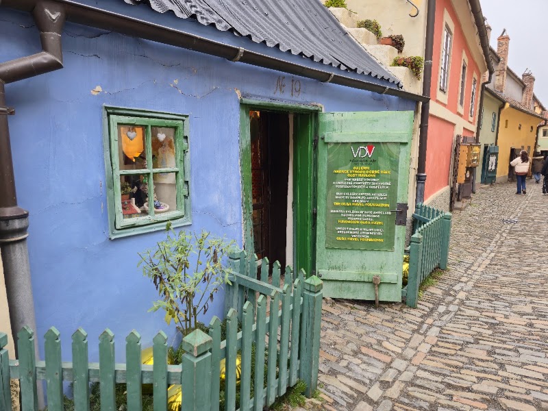Pamětní deska Franz Kafka - Pamětní deska Franz Kafka, Zlatá ulička u Daliborky 22, Hradčany, 119 00 Praha-Praha 1, Czechia