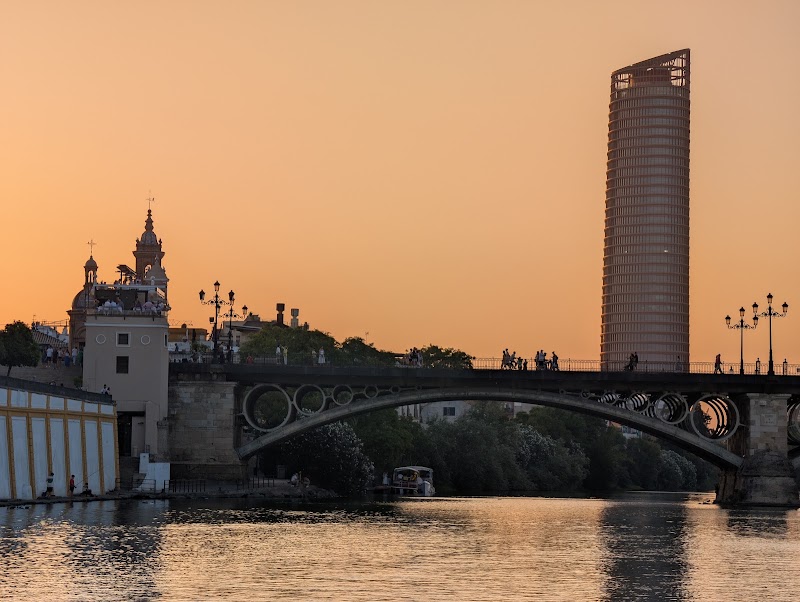 Eco River Cruise meeting point - Eco River Cruise meeting point Puente de S. Telmo, 7, 41013 Sevilla, Spain
