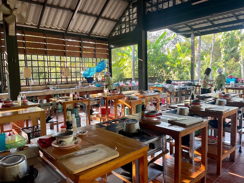 Thai Farm Cooking School - Thai Farm Cooking School 38 Mun Mueang Rd, Tambon Si Phum, Amphoe Mueang Chiang Mai, Chang Wat Chiang Mai 50300, Thailand