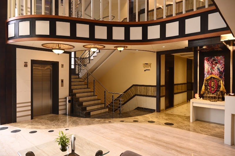Hotel Square Inn