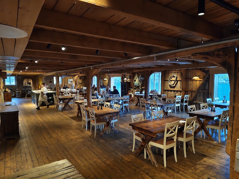 Karoline Restaurant - Karoline Restaurant, Nusfjordveien 110, 8380 Ramberg, Norway