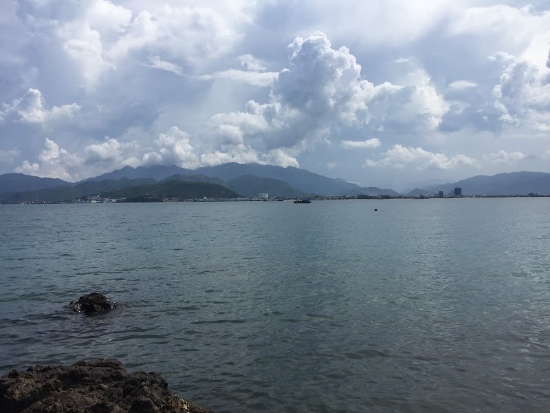 Con Sẻ Tre Tourist Village