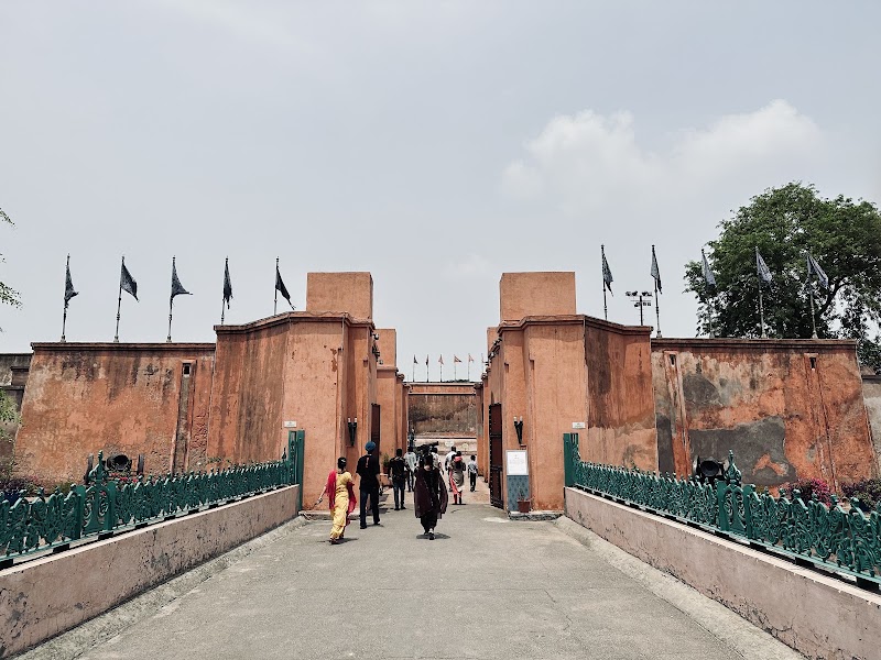 Gobindgarh Fort - Gobindgarh Fort Old Cantt Road, Vijay Chowk, inside Lohgarh Chowk, Gobind Garh Fort, Amritsar, Punjab 143001, India