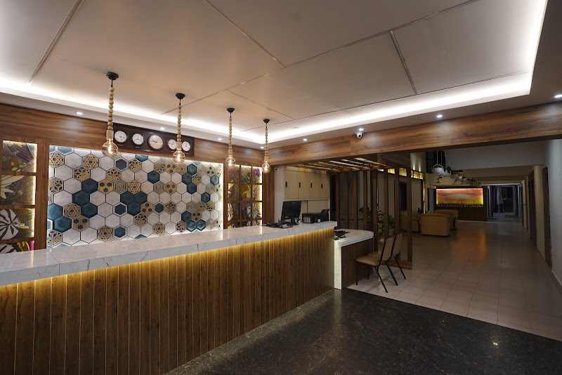 Hotel Luciya International Near Prabha Theatre - Hotel Luciya International Near Prabha Theatre, 1771, URS Complex, Sardar Patel Rd, near Prabha Theater, Devaraja Mohalla, Mandi Mohalla, Mysuru, Karnataka 570001, India