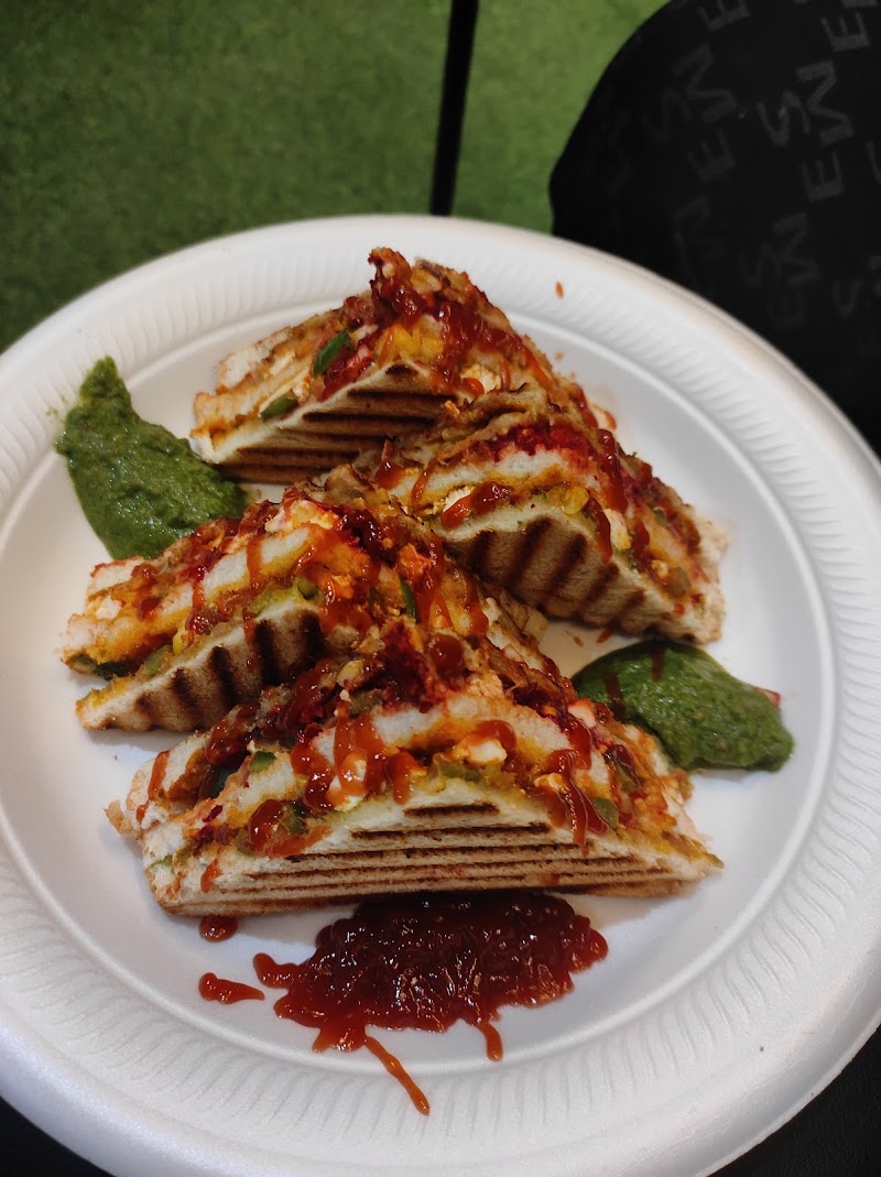 Real Cheese Cafeteria(pure vegetarian) - Real Cheese Cafeteria(pure vegetarian) 19 23 St - Al Souq Al Kabeer - Al Fahidi - Dubai - United Arab Emirates