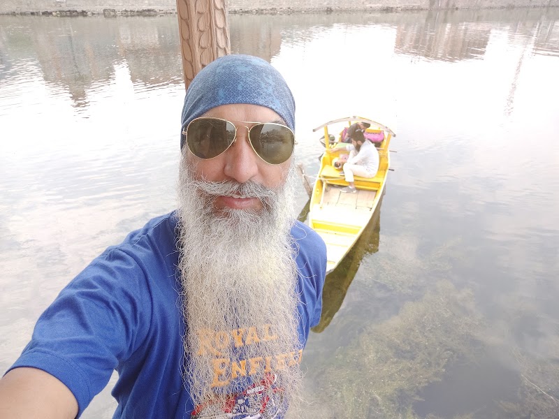 Holiday Inn Group of Houseboat - Holiday Inn Group of Houseboat, Ghat No 14, Karapura, Dal Lake, Srinagar, 190001