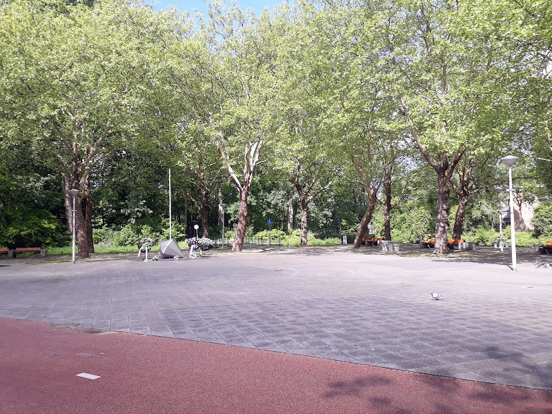 World War II Monument - World War II Monument Gijsbrecht van Aemstelpark, 1082 DD Amsterdam, Netherlands