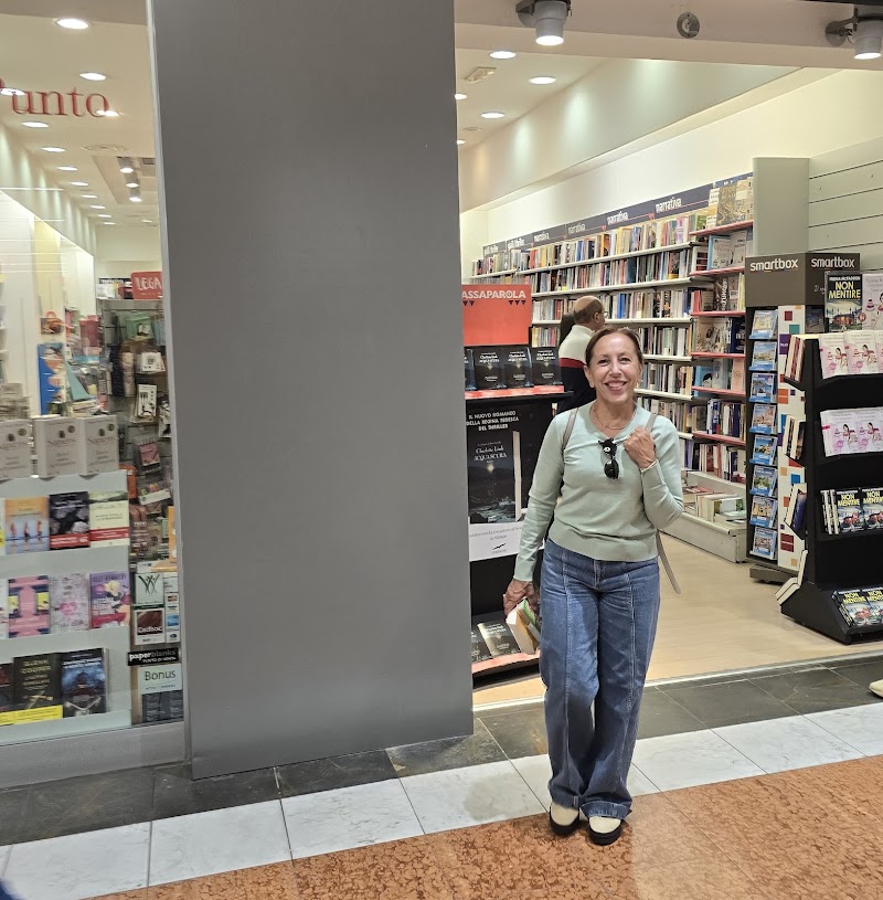 Giunti al Punto Librerie - Giunti al Punto Librerie, c/o Centro Commerciale I Gelsi, Via Pier Paolo Pasolini, 1, 53048 Sinalunga SI, Italy