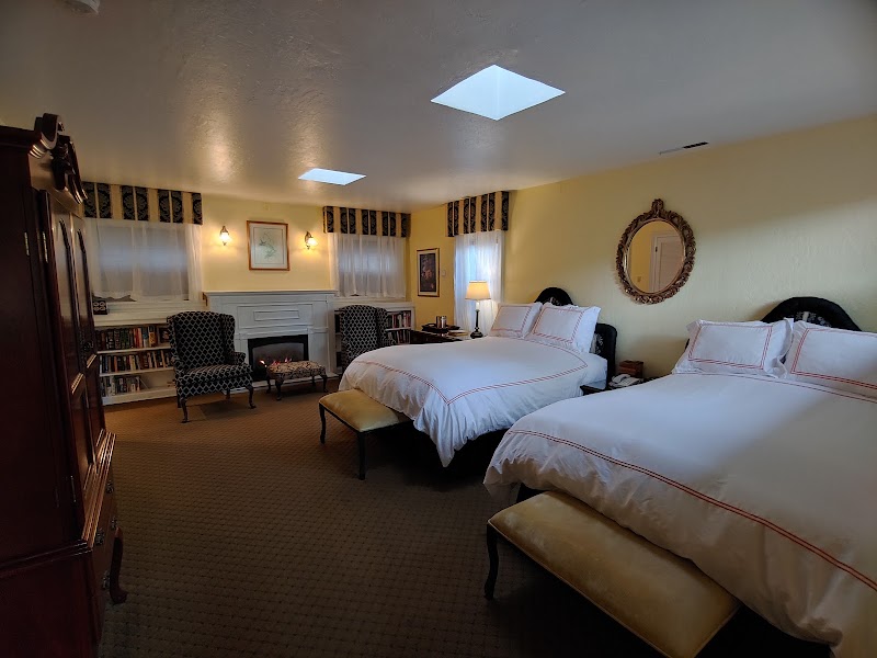 Babbling Brook Inn - Babbling Brook Inn 1025 Laurel St, Santa Cruz, CA 95060, USA