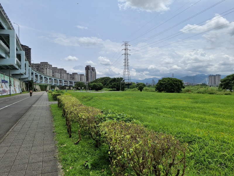Xizhou Riverside Park