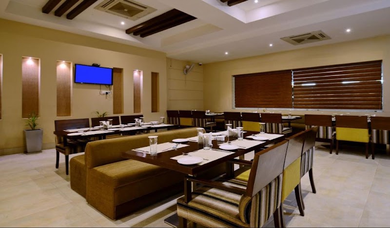 Le Roi Raipur Hotel - Le Roi Raipur Hotel, Multifunctional Complex Raipur, Railway Station, Station Road, Moudhapara, Raipur, Chhattisgarh 492009, India
