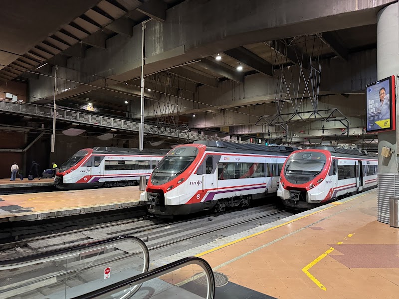 Madrid Puerta de Atocha - Almudena Grandes - Madrid Puerta de Atocha - Almudena Grandes Pl. del Emperador Carlos V, Arganzuela, 28045 Madrid, Spain