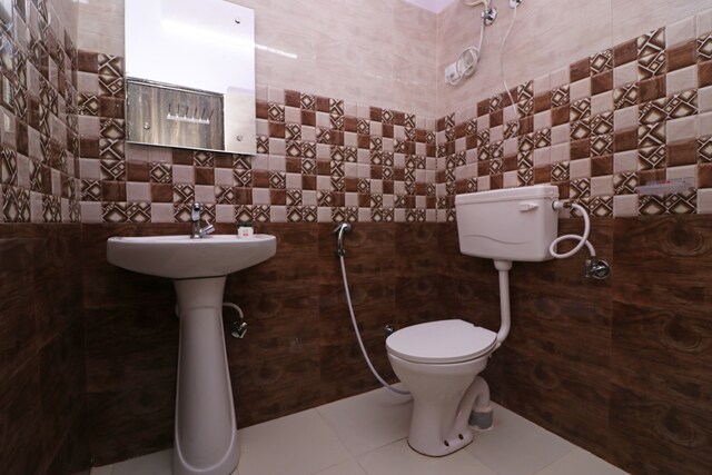 OYO Grand Sudershan HS - OYO Grand Sudershan HS, 30/6/20 J, Punjab and Sindh bank building, Grand Sudershan HS, Fatehabad Rd, opposite ITC Mughal, Tajganj, Agra, Uttar Pradesh 282001, India